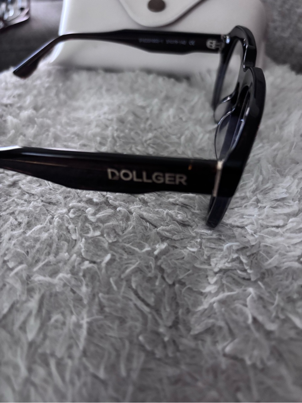 Dollger Round Black Tortoiseshell Eyeglasses with White Case - Picture 5 of 6